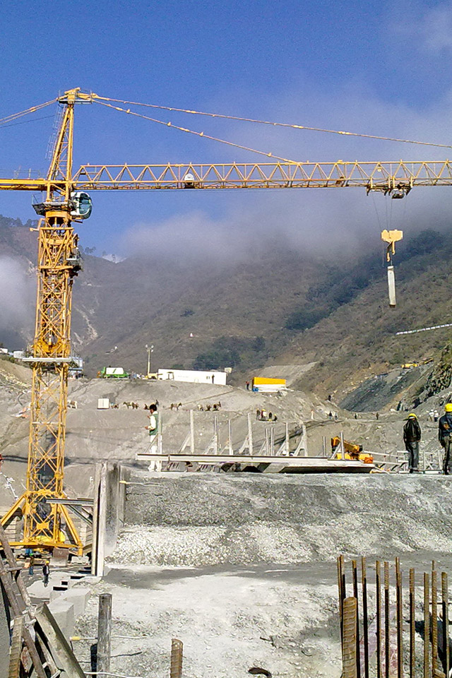 A Potain MC 475 top slewing crane on a construction site